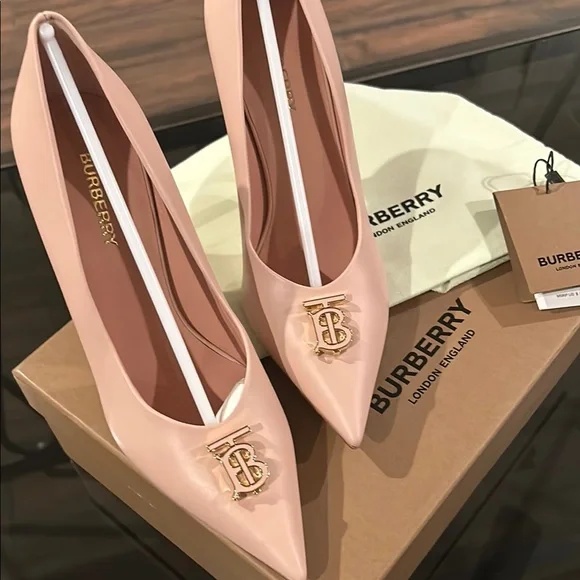 New authentic Burberry logo heels - Picture 1 of 11
